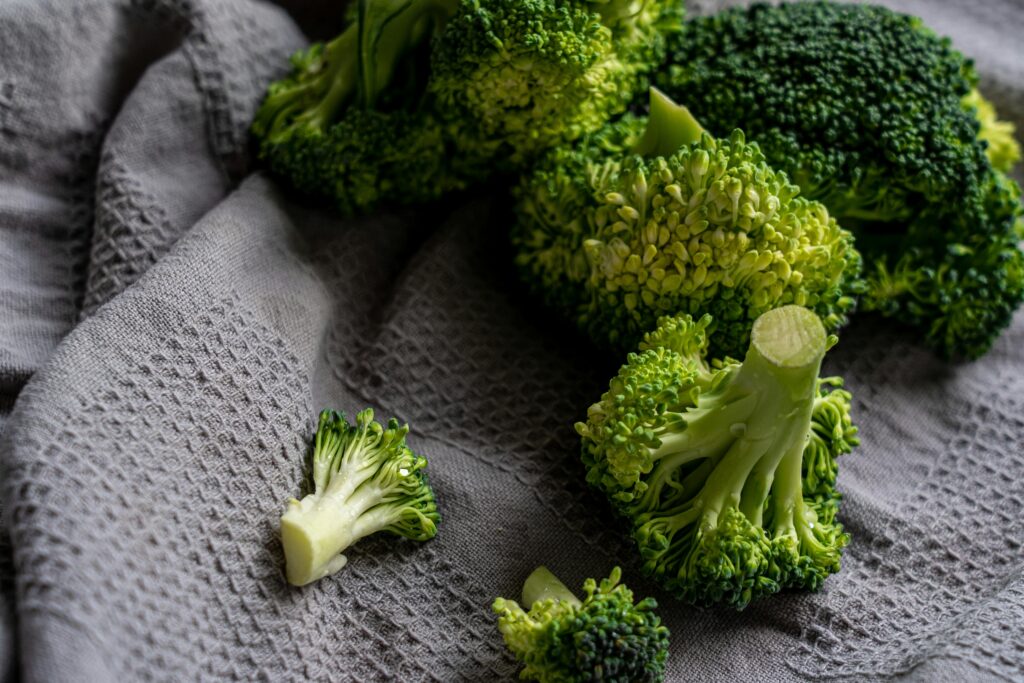 O brócolis é um crucífero de cor verde, que traz muitos benefícios para a saúde pulmonar