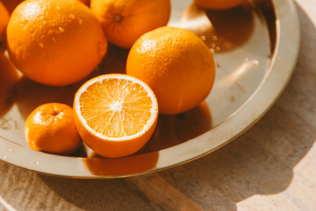 As frutas cítricas possuem nutrientes essenciais, como: Vitamina C, Vitamina A, Potássio, por exemplo, que ajudam na saúde pulmonar