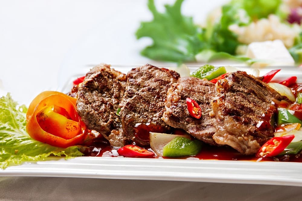 Busque comer alimentos, como: Carne, peixes e verduras