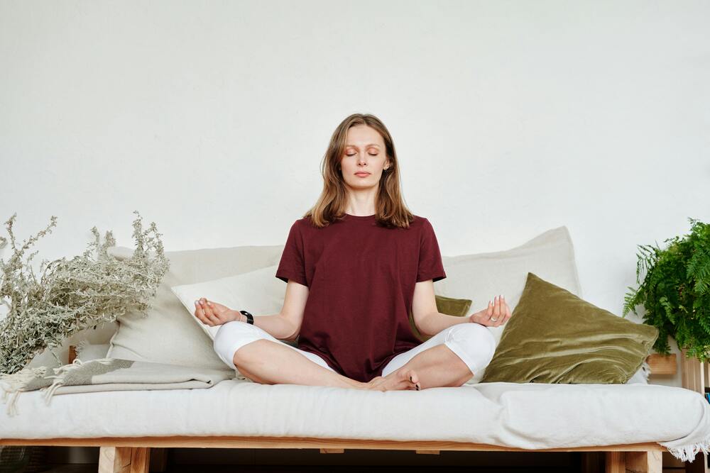 Ao desconectar da tecnologia, você pode tirar mais tempo para si mesmo, como: leitura, meditação.