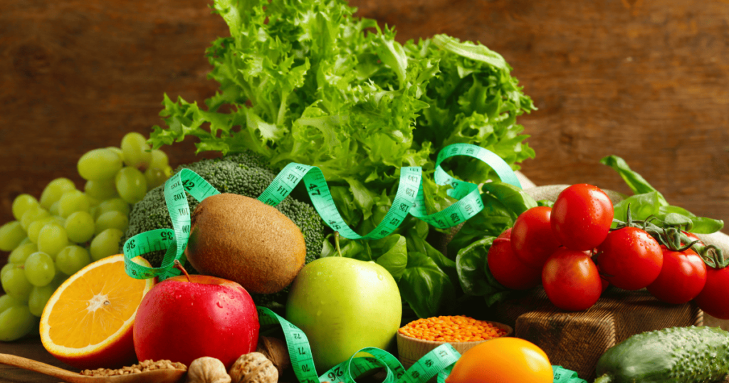 Alimentação saudável previne doenças crônicas, uma vez que, diminui o colesterol, ajuda a manter o peso em dia, prevenir doenças, como: diabetes tipo 2.