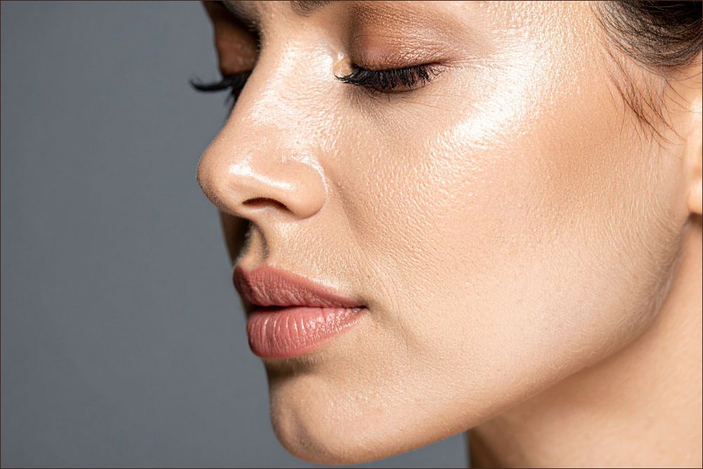 As máscaras hidratantes são verdadeiros reforços de tratamento. Elas penetram nas camadas mais profundas da pele, entregando nutrientes e umidade de forma concentrada.

Ingredientes como aloe vera, mel, aveia e ácido hialurônico são excelentes para recuperar o viço.