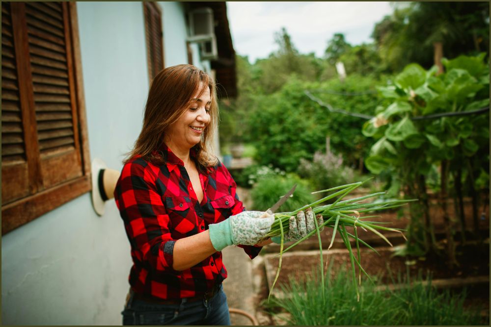 Atividades, como, por exemplo: jardinagem, artesanato, ler livros, podem ser benéficas para as mulheres de 45 anos +.