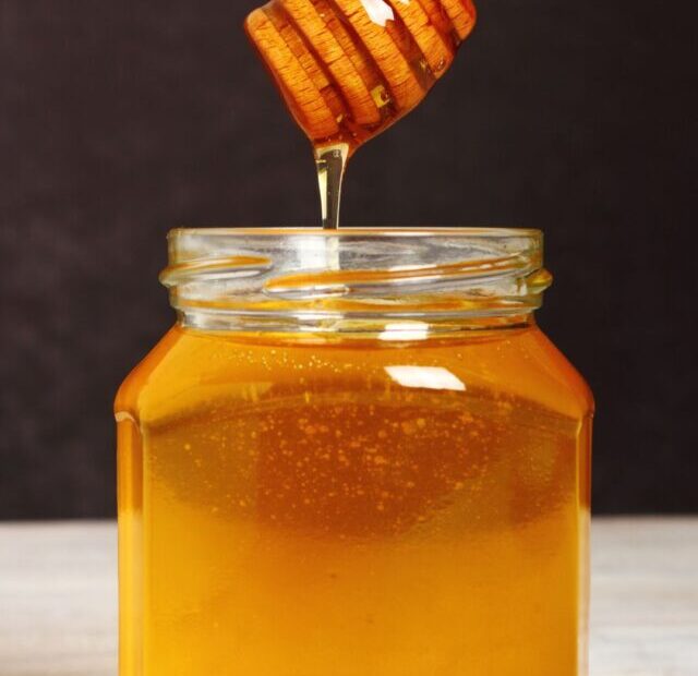 Conheça os benefícios do mel e nutrientes desse alimento poderoso